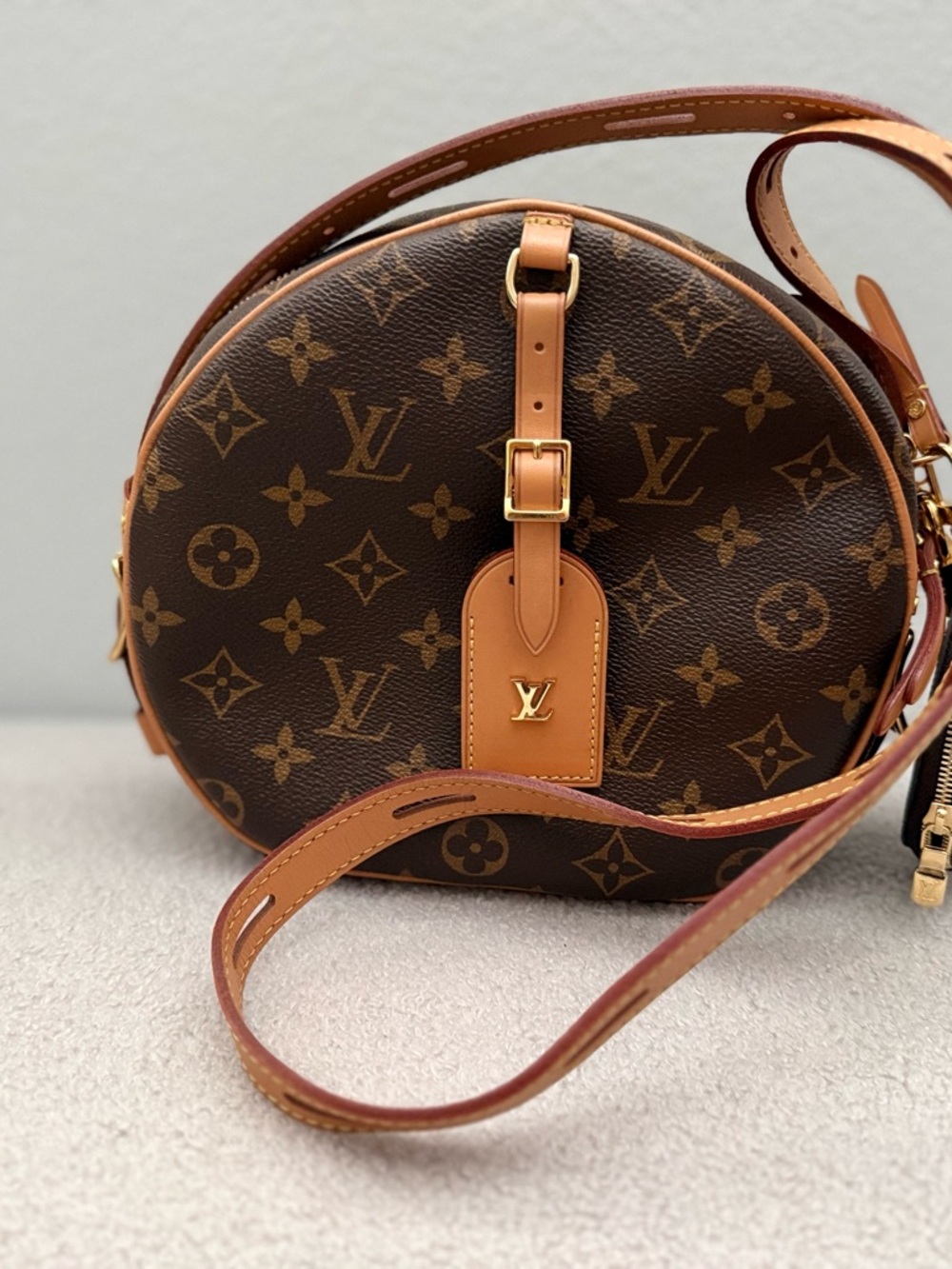 Louis Vuitton Boîte Chapeau Souple MM (M45647) with key & coin purse, dustbag
